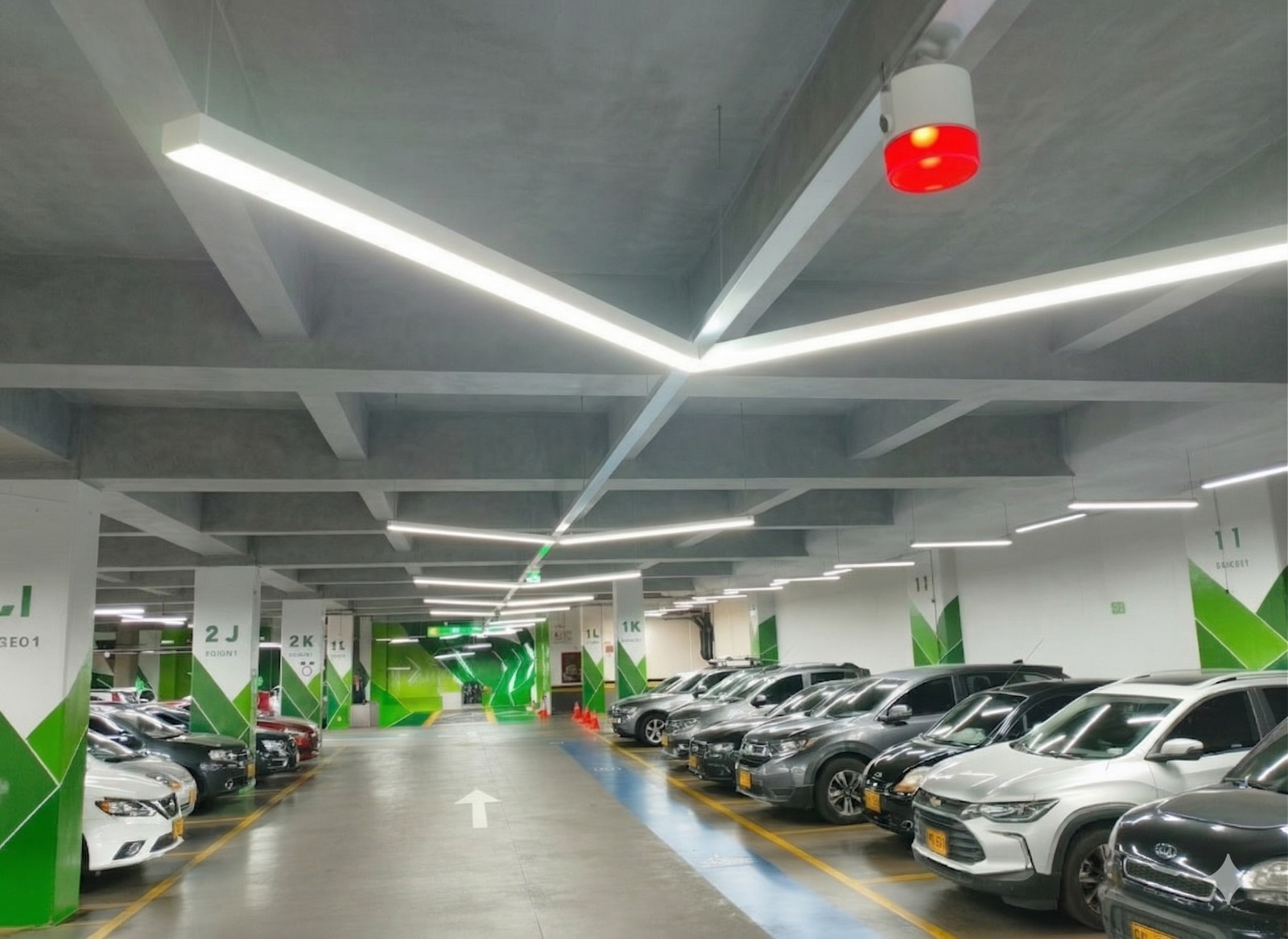 Vehicle guidance system with intelligent cameras and LED indicators in parking structure